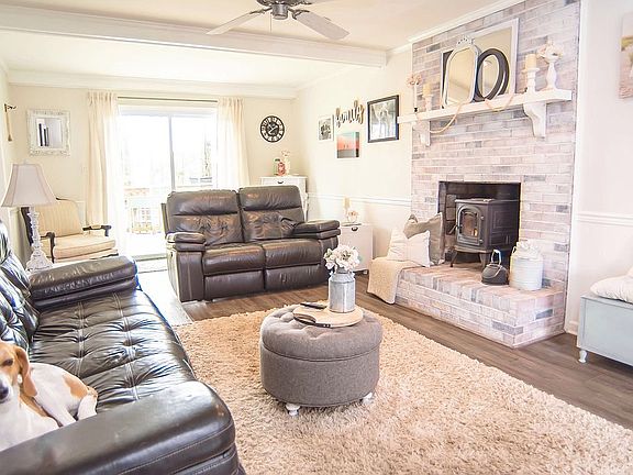 3rd image of 7 Evans Grove Dr