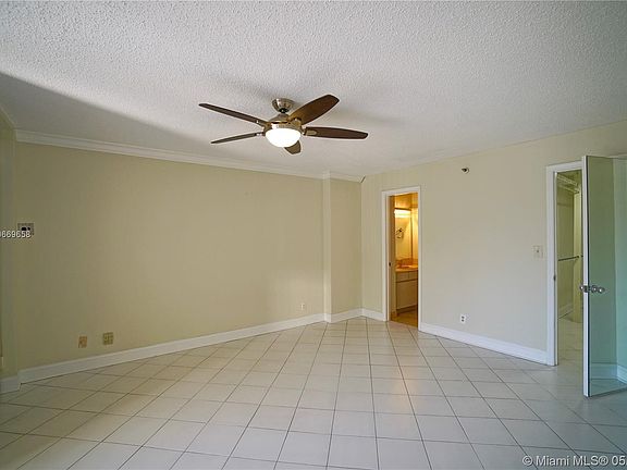2nd image of 2843 S Bayshore Dr APT 3A