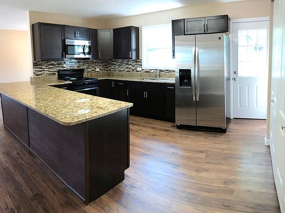 4th image of 419 Singapore Ln