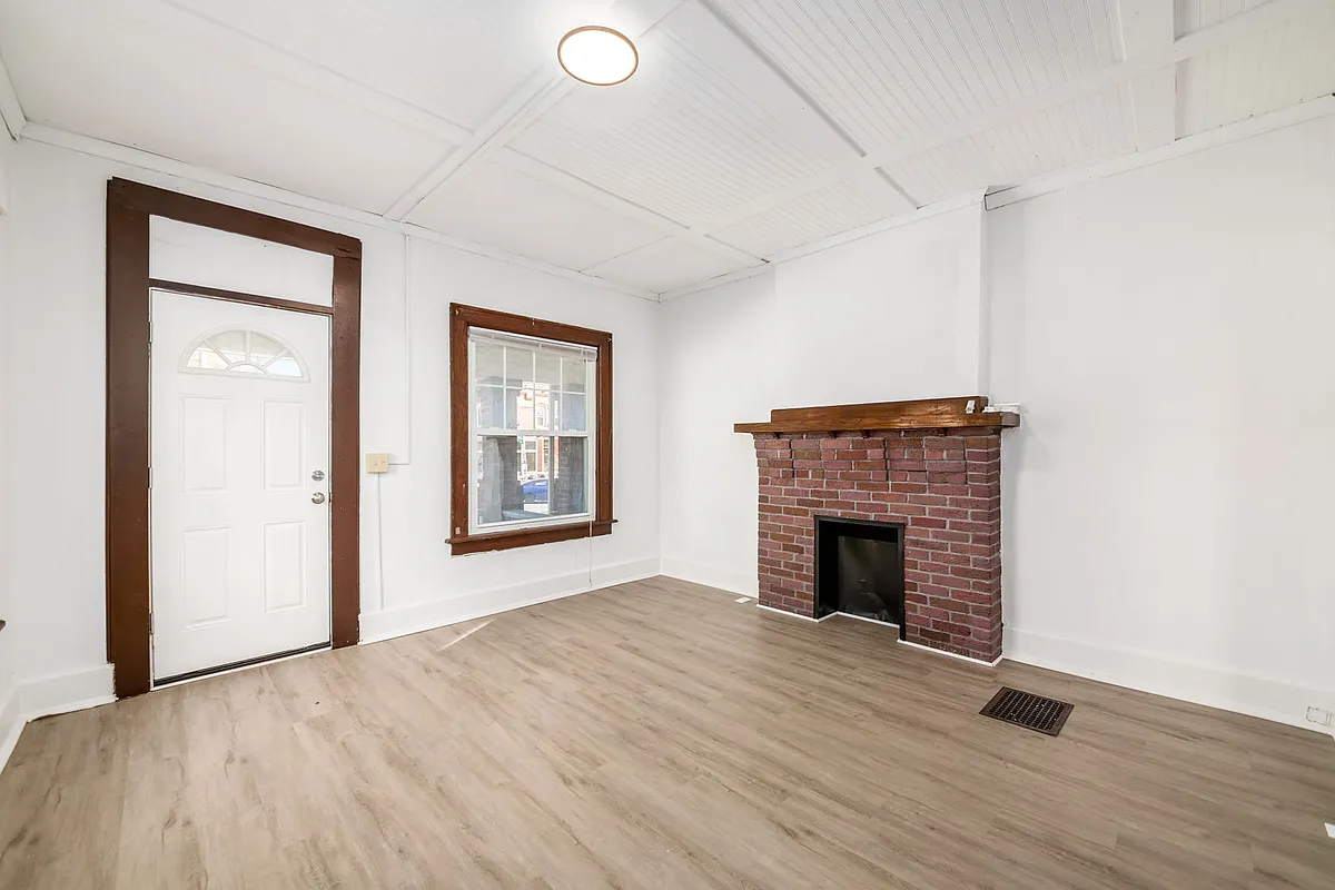 Building Photo - 2245 Summit St #2