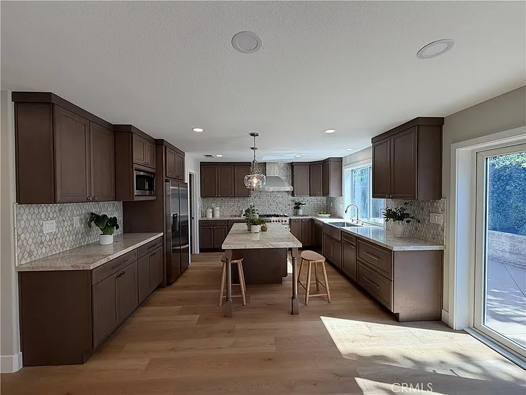 6 Hemingway Ct — Photo 4