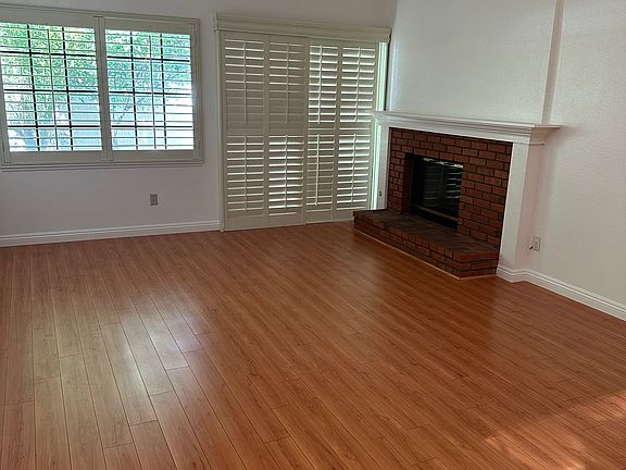 5th image of 22935 Estoril Dr Unit 4