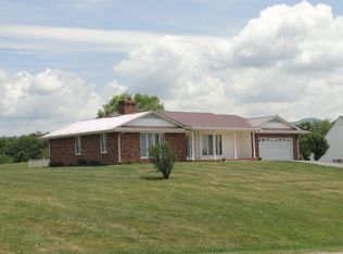 117 Four Apple Ave, Chilhowie, VA 24319