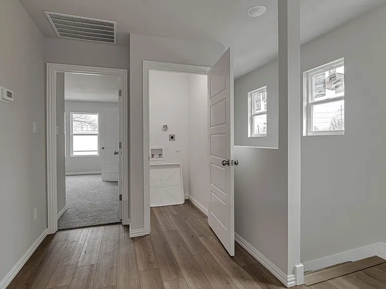 1138 E Broadway Ave — Photo 11