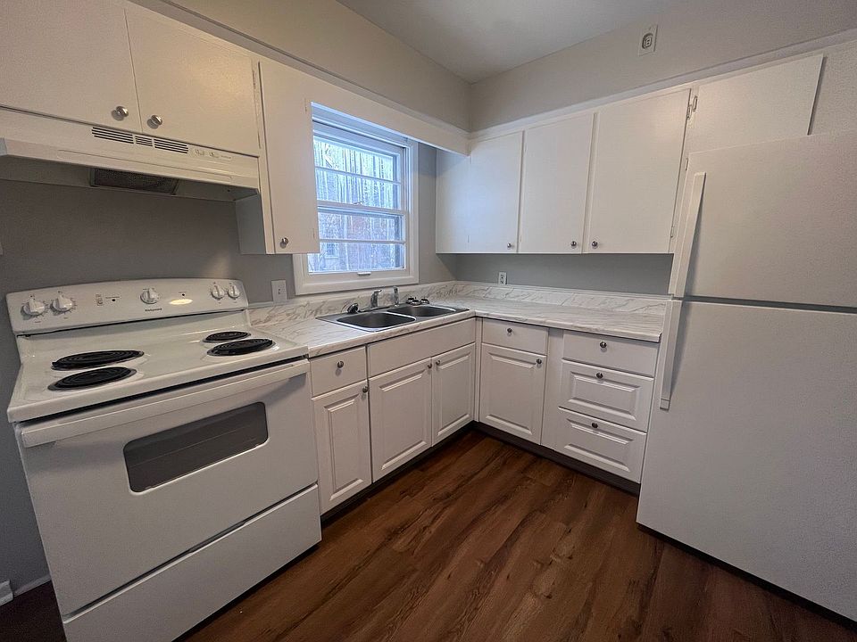 1st image of 704 Dickinson St SE