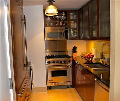 Sold by R New York | media 12