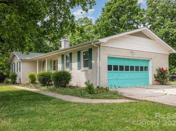 334 Hudson Dr, Harrisburg, NC 28075