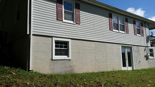 3rd image of 115 Antique Dr