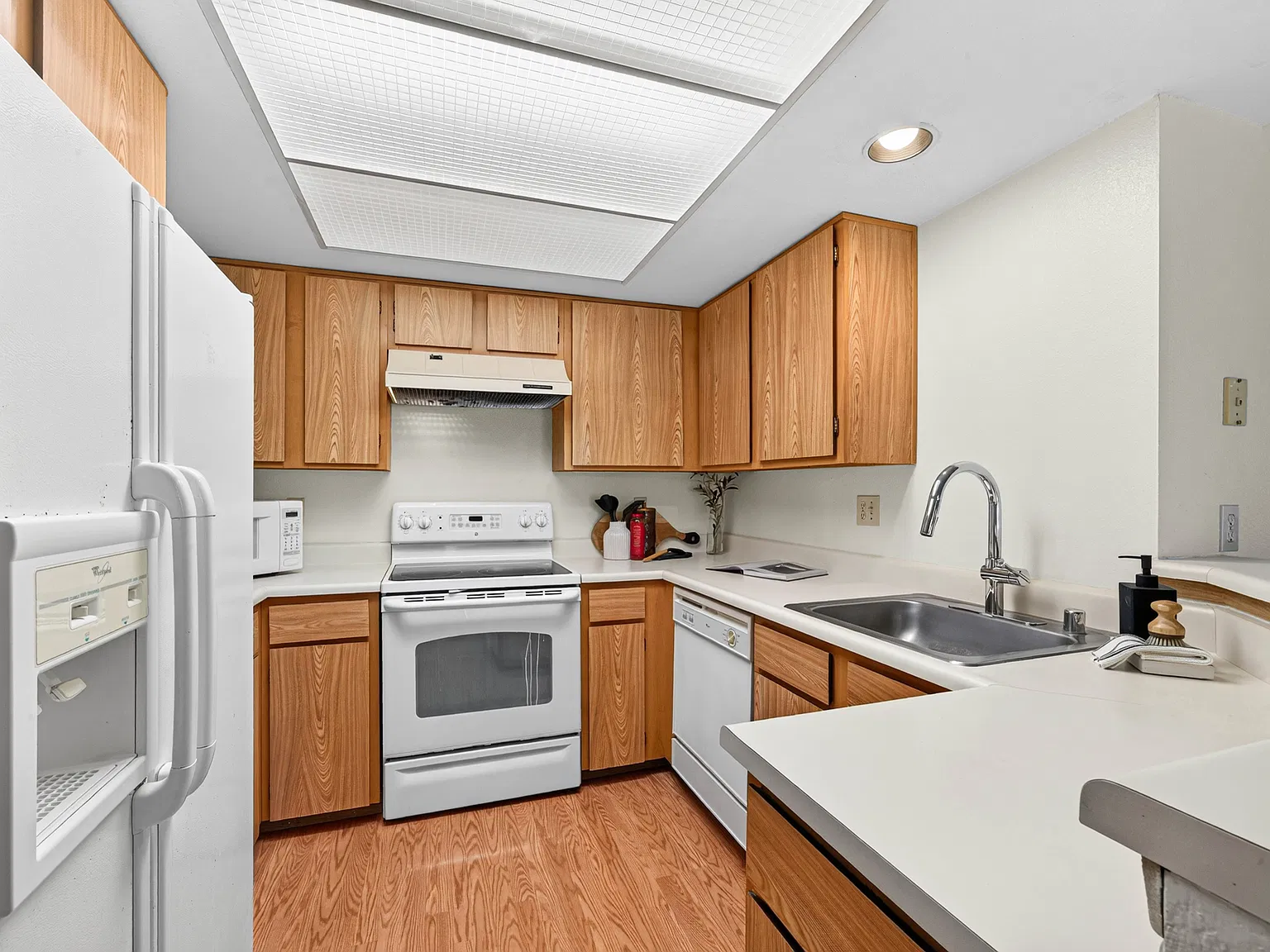 1 bed, 777 sqft, $2,100 — Photo 3