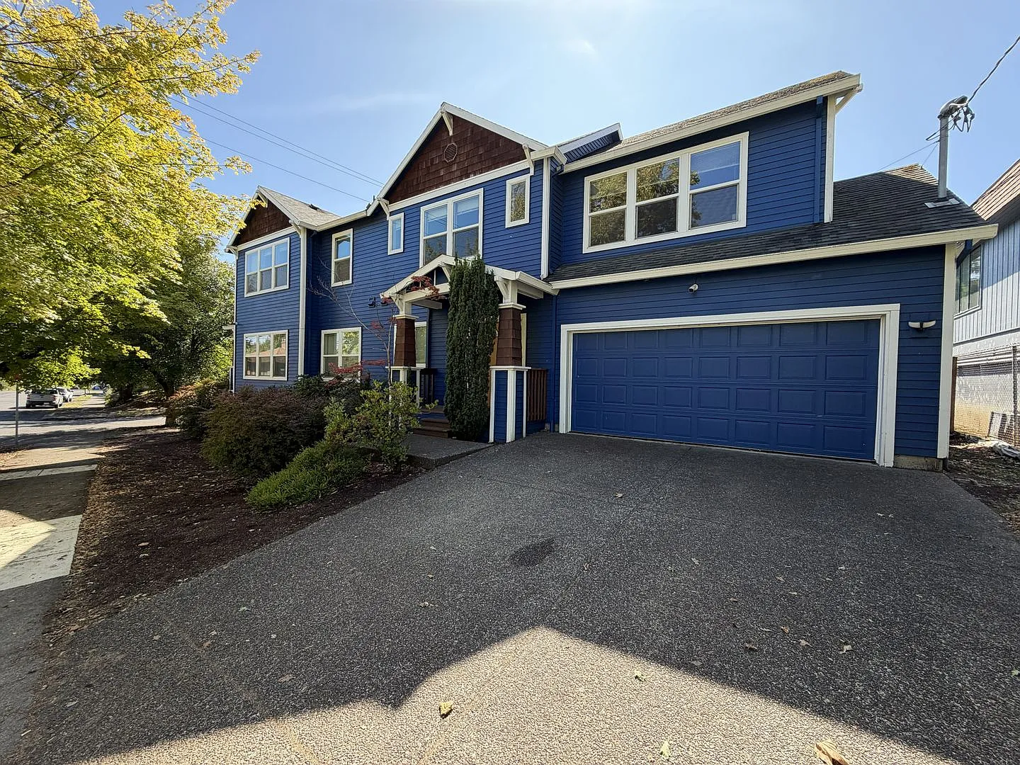 Spacious 2 Bedroom Home with Vaulted Ceilings, Dual Suites, Open Living & Attached Garage — Photo 3
