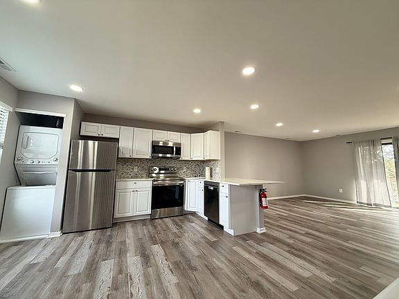 2nd image of 3137 Woodlands Dr