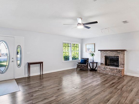4th image of 3483 Sycamore Ln