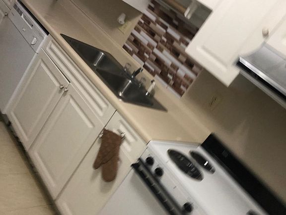 4th image of 1431 N Henderson St