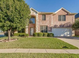 324 E Clover Park Dr, Fort Worth, TX 76140