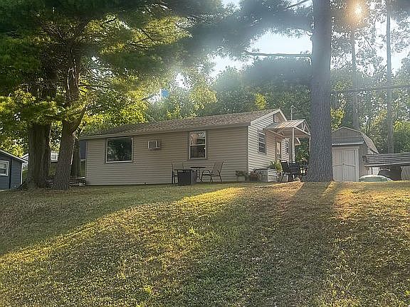 2nd image of 1995 Lane 120 Hamilton Lk