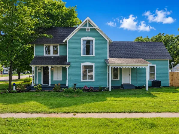 102 Pine St, Paw Paw, MI 49079