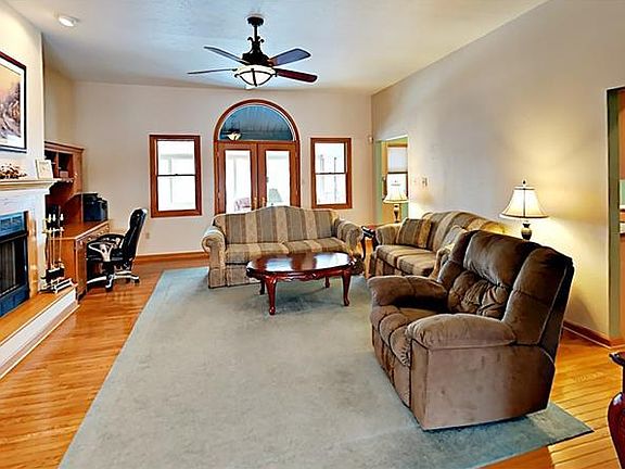 3rd image of 2426 Bonnie Dell Dr