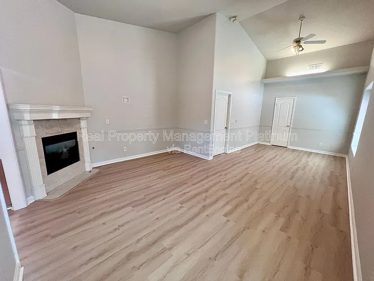 2552 E Kelso Ave — Photo 27