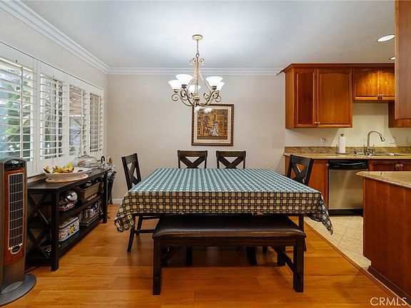 4th image of 551 W Stocker St APT 3