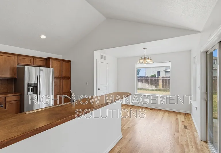 1295 N Blossom Ave — Photo 9