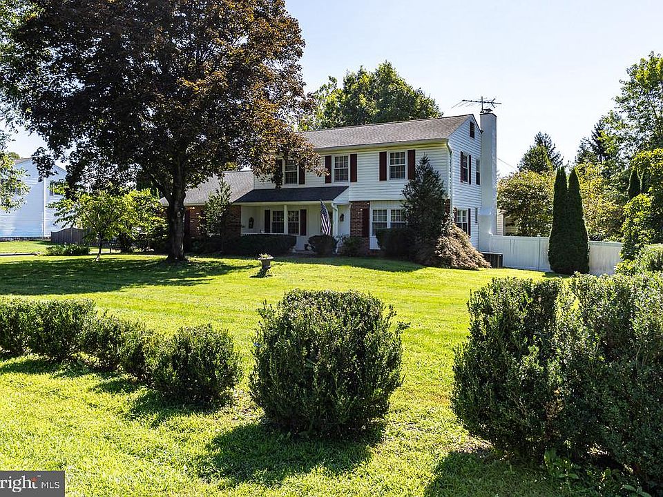 1st image of 28 Valley View Dr