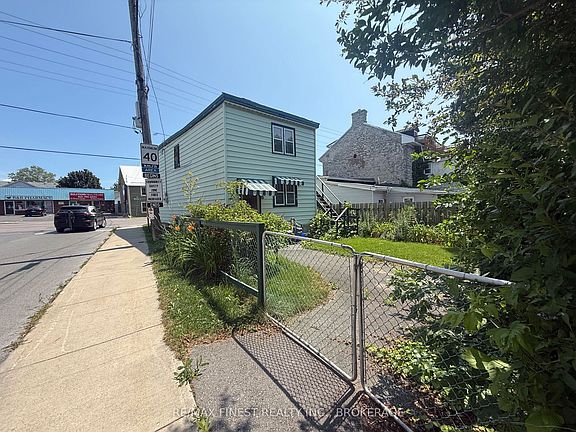 3rd image of 224 Montreal St