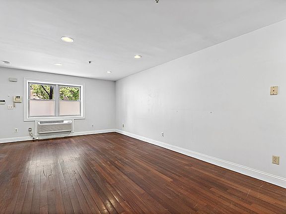 3rd image of 1720 New York Ave APT 101