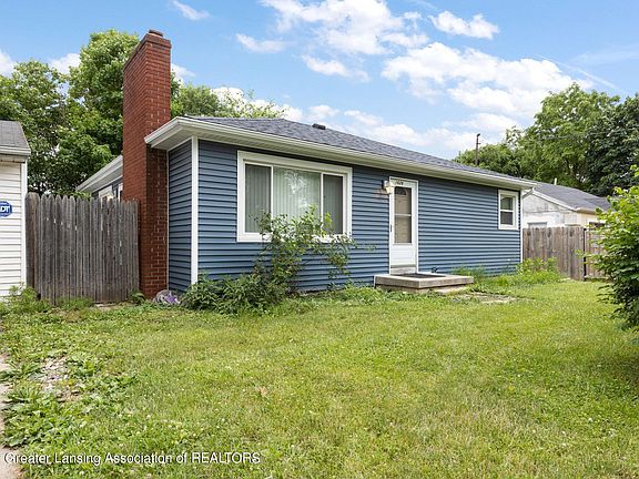 3rd image of 1626 Roselawn Ave