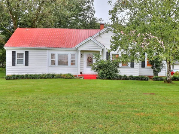 2257 College St, Comer, GA 30629