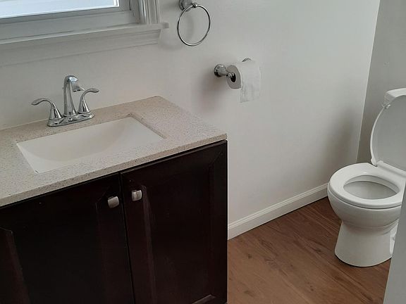 Powder room 8 x 6