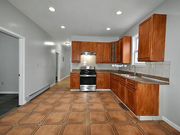 5th image of 659 S 17th St Floor 2