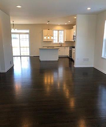 5th image of 22 Laurel Cir
