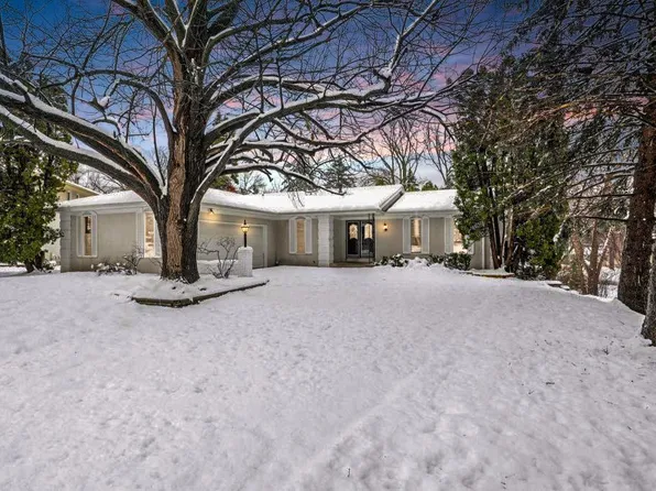 2220 Fountain Ln N, Plymouth, MN 55447