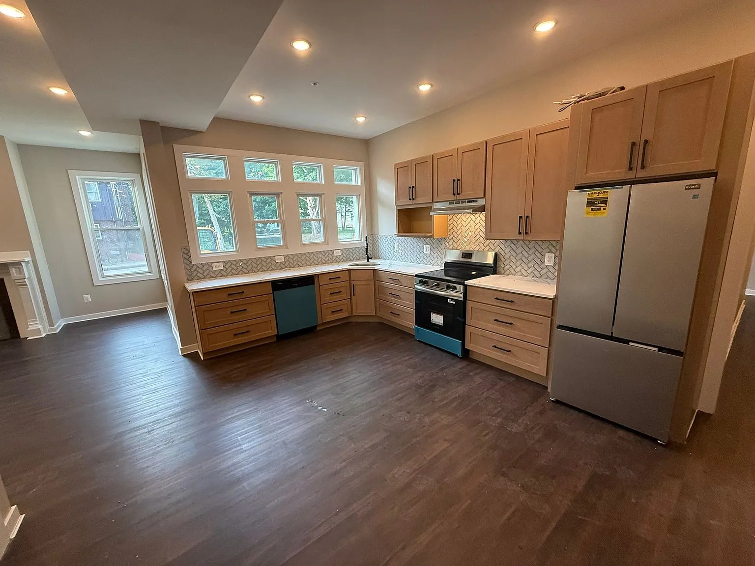 2 bed, 1100 sqft, $2,350 — Photo 2