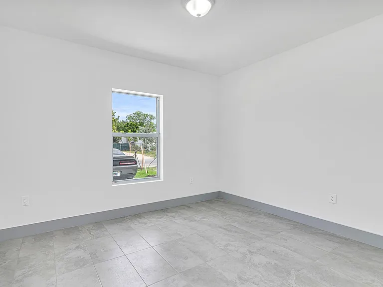 2360 NW 14th St — Photo 14