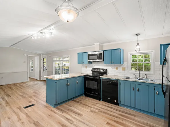 27 Sierra Drive, Jaffrey, NH 03452