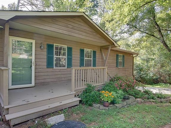 2nd image of 3372 Chesterfield Ct
