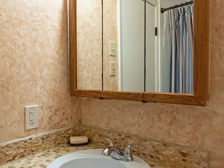 1320 Northpoint Cir — Photo 3