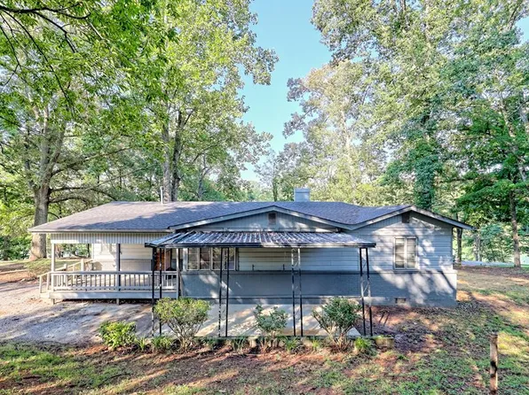 750 Thurman Dr, Hiawassee, GA 30546