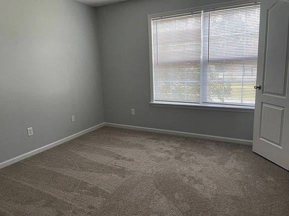 4th image of 2709 Pineview Dr #B