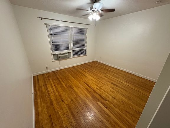3rd image of 2624 Montrose Ave #2624