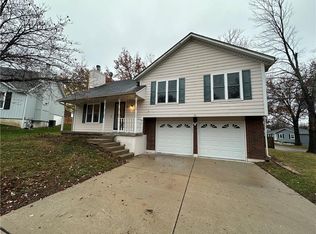 411 SE Bent Tree Ct, Blue Springs, MO 64014