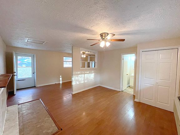 5th image of 405 Clubhouse Dr