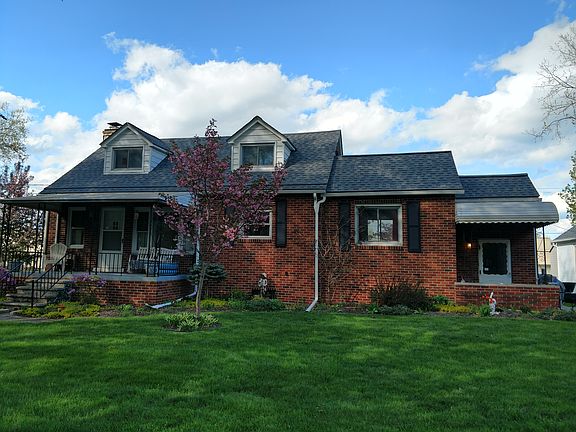 3rd image of 26135 Campau Ln