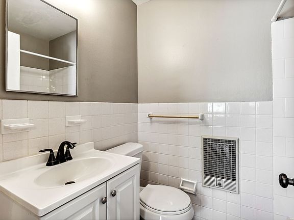 5th image of 1400 Douglas Dr N APT 101