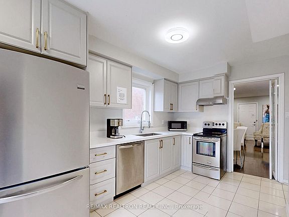 2nd image of 8 Estoril St