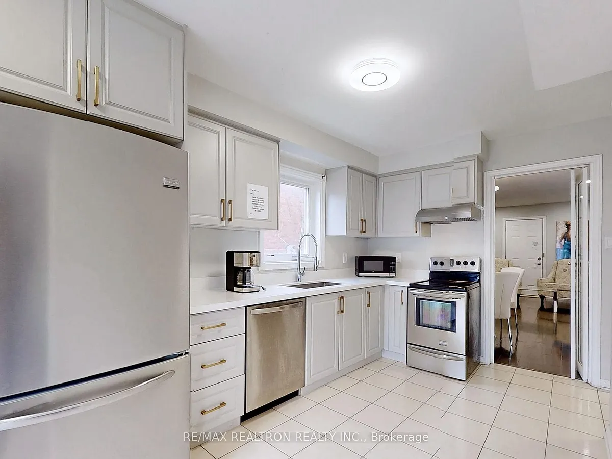 Building Photo - 8 Estoril St #UPPER