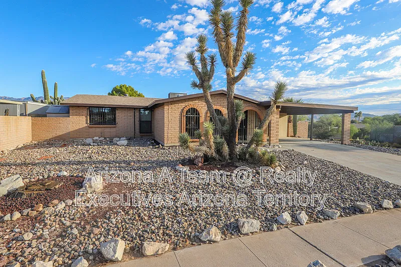 4 bed, 2.0 bath, 1618 sqft, $2,125 — Photo 3