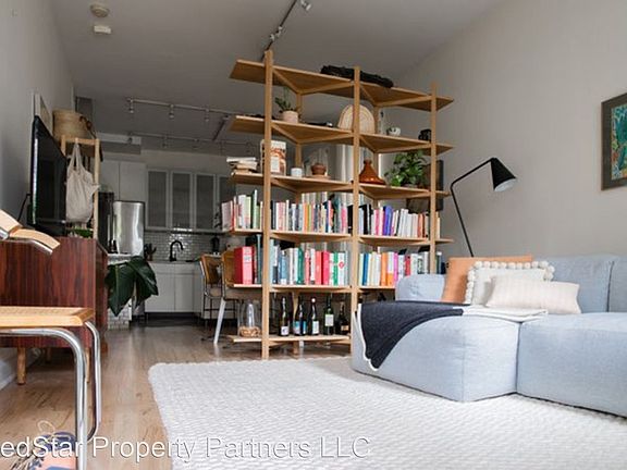 4th image of 1036 N Winchester Ave #9332654