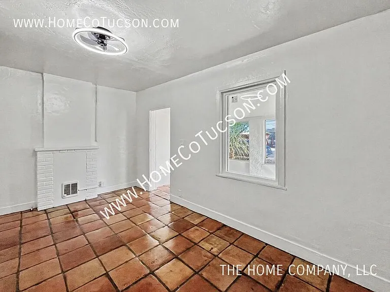 4566 E Seneca St — Photo 7
